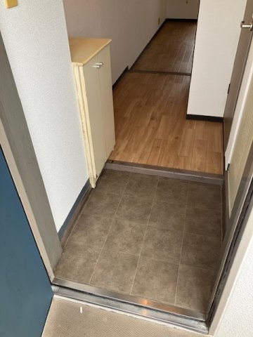 トーカン久留米駅東Ⅱキャステールの玄関|収納もある玄関です