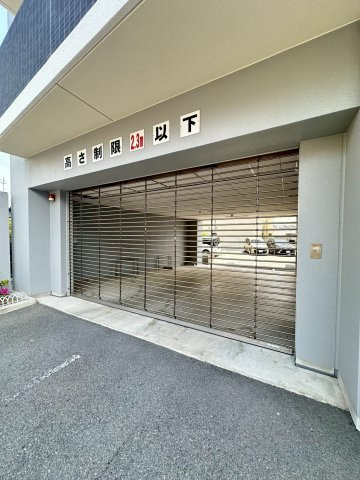 ＣＲＹＳＴＡＬ　ＳＵＩＴＡ　ＴＡＫＡＨＡＭＡの駐車場