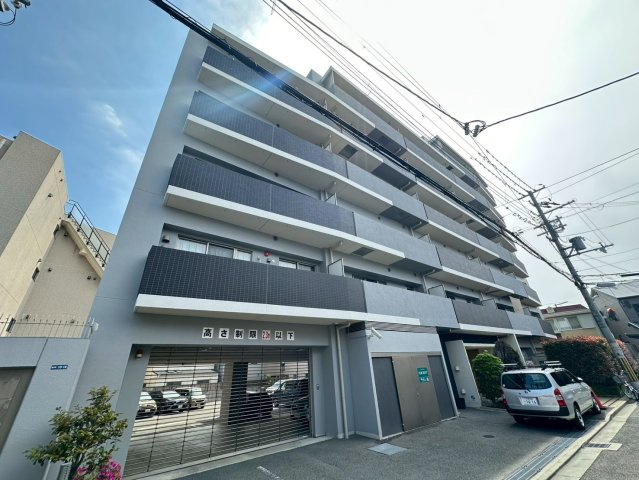 ＣＲＹＳＴＡＬ　ＳＵＩＴＡ　ＴＡＫＡＨＡＭＡの外観