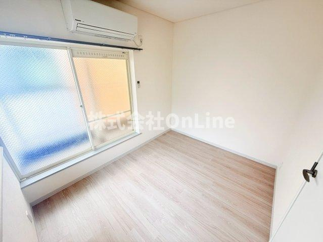 八尾市本町５丁目のアパートの洋室