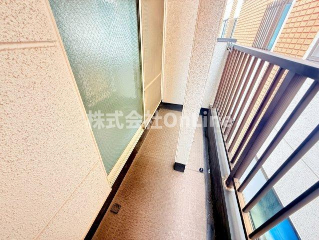 八尾市本町５丁目のアパートのバルコニー