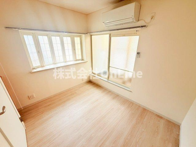 八尾市本町５丁目のアパートの居間・リビング