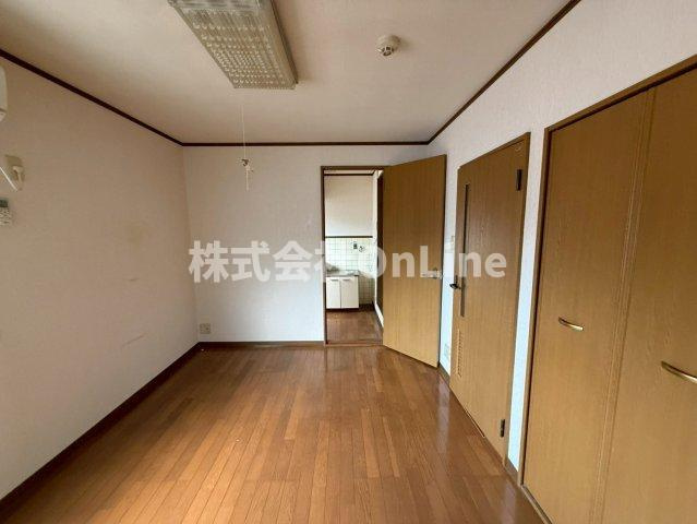 八尾市東山本町５丁目のアパートの洋室