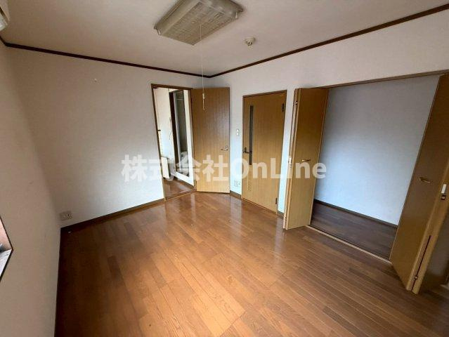 八尾市東山本町５丁目のアパートの洋室