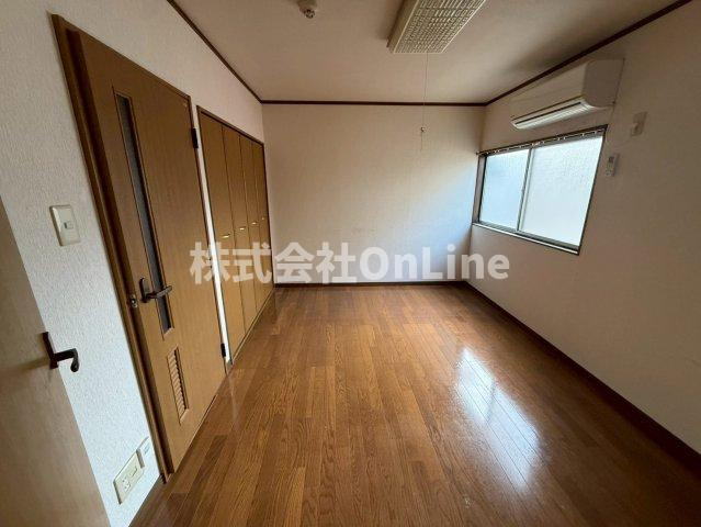 八尾市東山本町５丁目のアパートの洋室