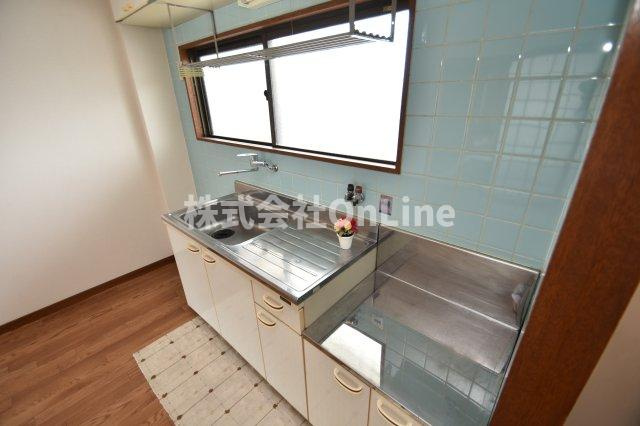 八尾市上之島町南１丁目のアパートのキッチン