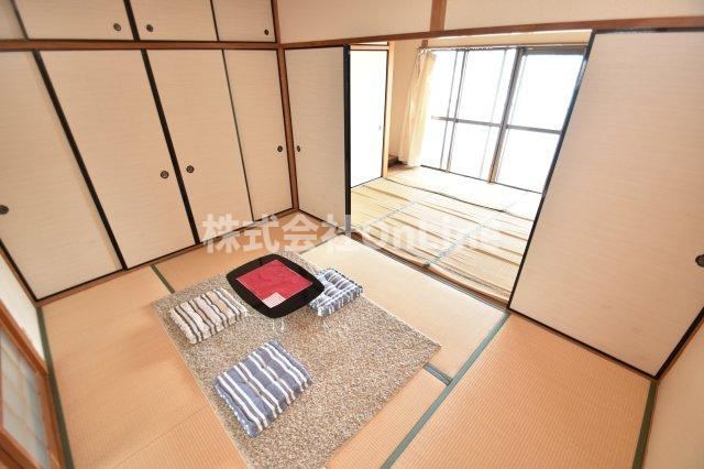 八尾市上之島町南１丁目のアパートの和室