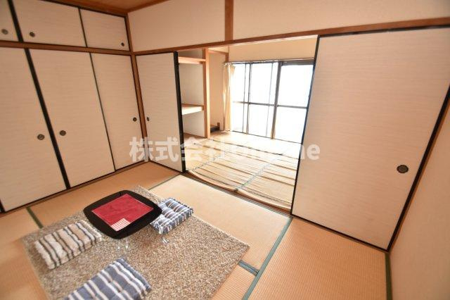八尾市上之島町南１丁目のアパートの和室