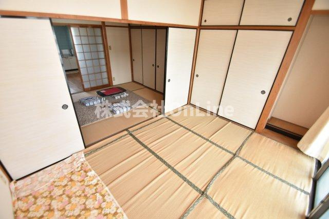 八尾市上之島町南１丁目のアパートの和室