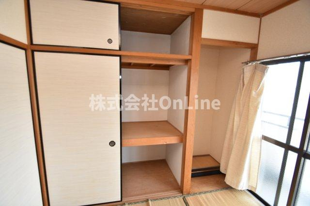 八尾市上之島町南１丁目のアパートの収納