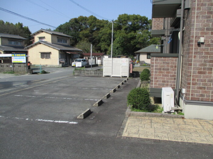 ハレアカラ C棟の駐車場|駐車スペースもあります☆