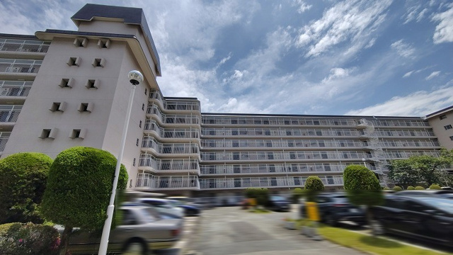 日商岩井箕面ハイツ C棟の外観