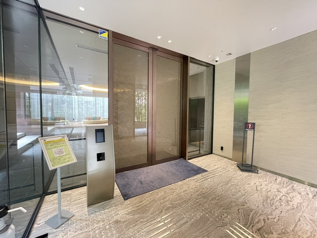 プレミストタワー白金高輪のエントランス