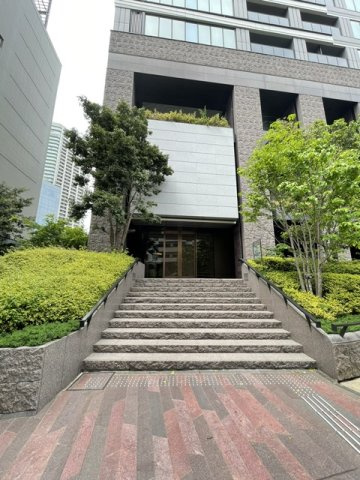 プレミストタワー白金高輪のエントランス