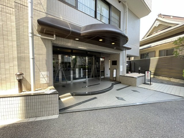 フロール巣鴨のエントランス