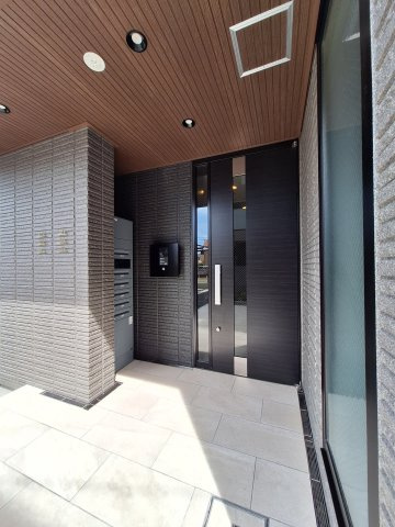 ＣＩＴＲＵＳ　Ｒｅｓｉｄｅｎｃｅ　東棟のエントランス