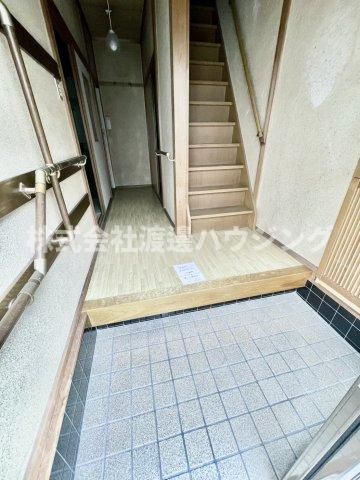 垣内町借家の玄関