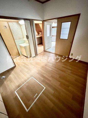 垣内町借家の居間・リビング