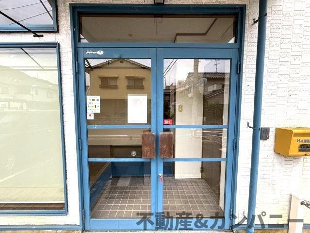 畑寺4丁目の2階建店舗　松山市畑寺4丁目売店舗の玄関|シンプルで使いやすい玄関です