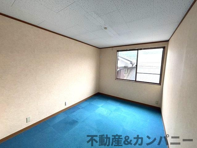 畑寺4丁目の2階建店舗　松山市畑寺4丁目売店舗の内装|2階です