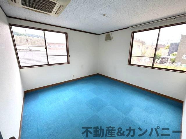 畑寺4丁目の2階建店舗　松山市畑寺4丁目売店舗の内装|2階です