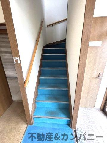 畑寺4丁目の2階建店舗　松山市畑寺4丁目売店舗のその他|階段です