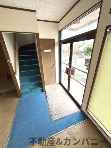 畑寺4丁目の2階建店舗　松山市畑寺4丁目売店舗の玄関|玄関です
