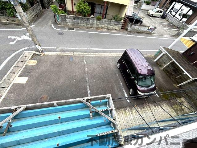 畑寺4丁目の2階建店舗　松山市畑寺4丁目売店舗の駐車場|駐車場に車を止められます