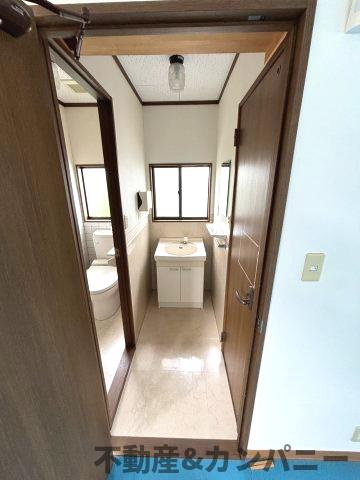 畑寺4丁目の2階建店舗　松山市畑寺4丁目売店舗の独立洗面台|独立洗面台です