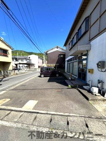 畑寺4丁目の2階建店舗　松山市畑寺4丁目売店舗の駐車場|駐車場です