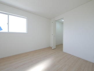 【洋室】 | 南アルプス市藤田 新築戸建全2棟 2号棟 二か所のＷＩＣ | 2階　6.7帖　洋室