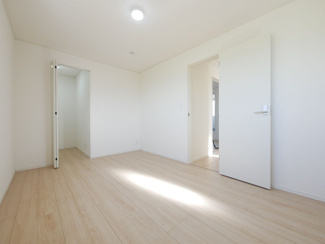 【洋室】 | 南アルプス市藤田 新築戸建全2棟 2号棟 二か所のＷＩＣ | 2階　6.7帖　洋室