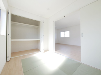 【和室】 | 南アルプス市藤田 新築戸建全2棟 2号棟 二か所のＷＩＣ | 1階　4.3帖　洋風和室