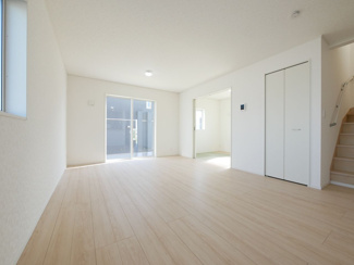 【居間・リビング】 | 南アルプス市藤田 新築戸建全2棟 2号棟 二か所のＷＩＣ | 17.2帖のリビング