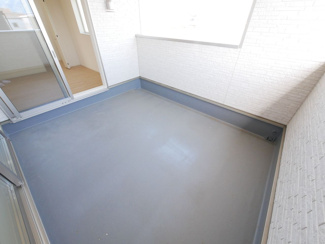 【バルコニー】 | 南アルプス市藤田 新築戸建全2棟 2号棟 二か所のＷＩＣ | 屋根付き広々インナーバルコニー
