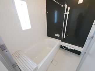 【浴室】 | 南アルプス市藤田 新築戸建全2棟 2号棟 二か所のＷＩＣ | 1坪タイプのバスルーム　浴室換気乾燥機付き