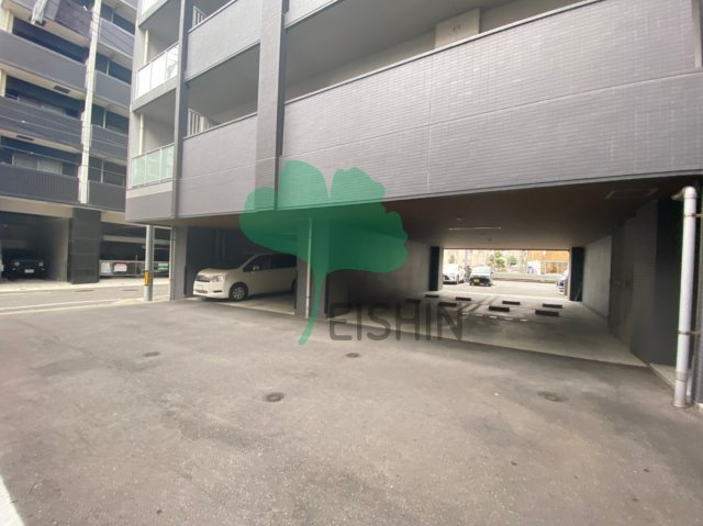ラシルフィード博多駅南 の駐車場