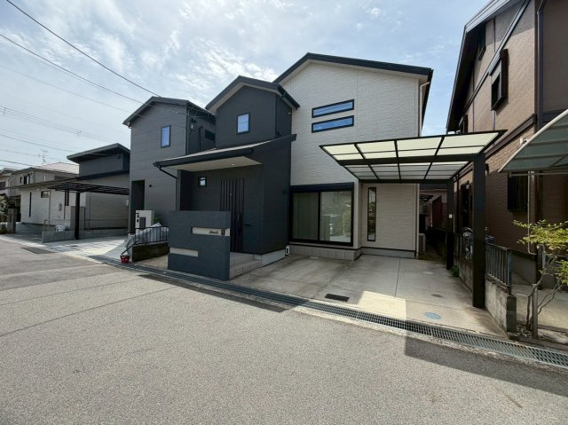城陽市寺田今堀中古戸建の前面道路含む現地写真