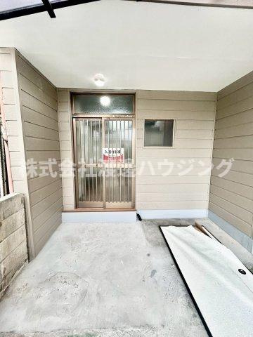 生野区巽南2丁目テラスハウスの玄関