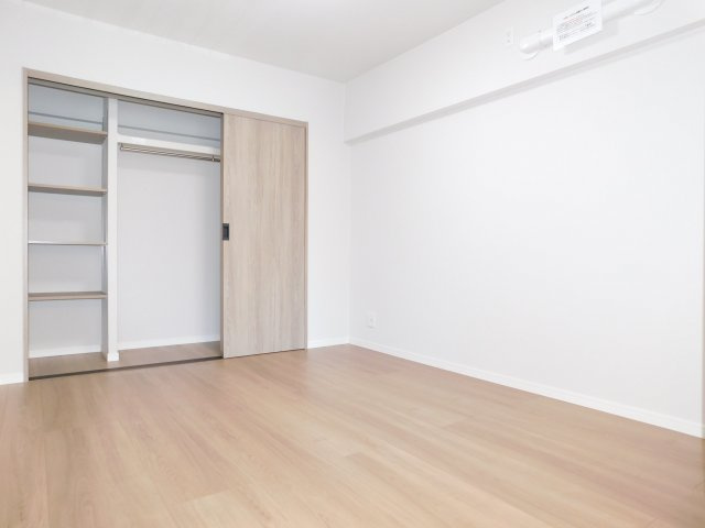 稲沢市稲葉４丁目の中古マンションの洋室|◇洋室◇　　明るい洋室５．０帖　全居室収納完備♪　（新規リノベーション済）