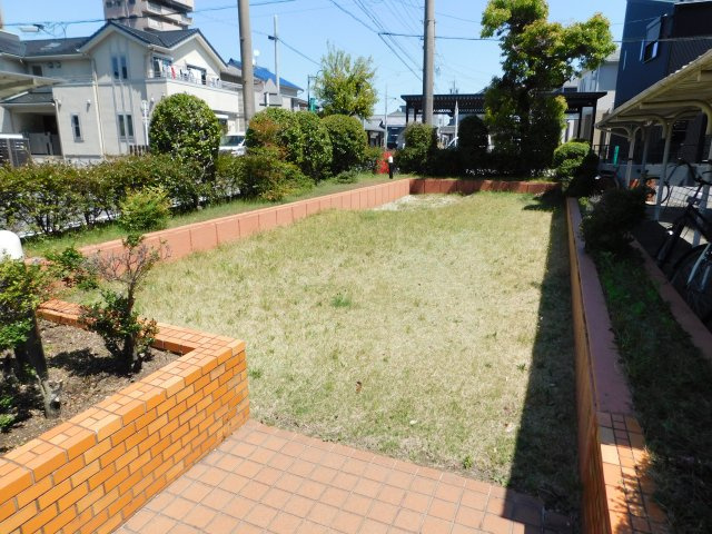稲沢市稲葉４丁目の中古マンションのその他共用部分|◇共用スペース◇　　お子様が安心して遊べる敷地内の広場です♪