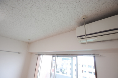 雨の日に活躍する室内物干し