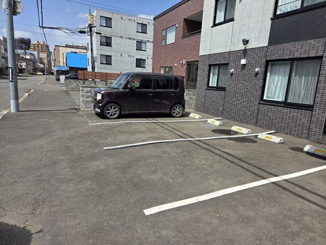 ＬＵＮＡ　ＣＬＡＲＩＳ　菊水の駐車場