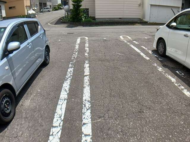 クレストール大沼の駐車場
