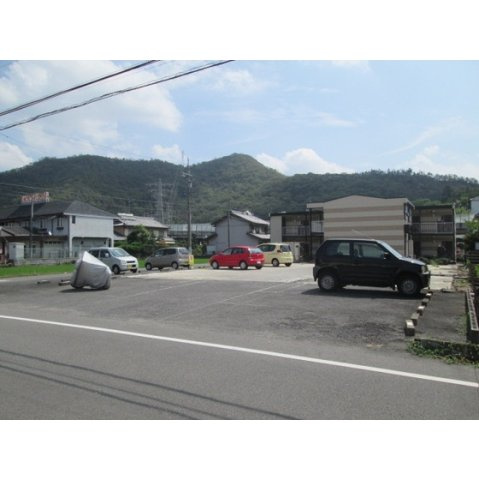 岐阜市月ノ会町２丁目の駐車場