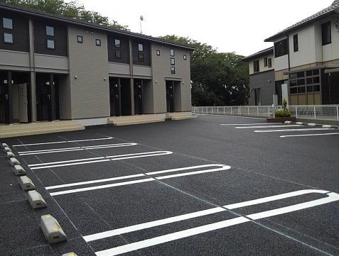 エム・ケイ・ワンの駐車場|駐車場があるので、車を買う予定の方も安心です