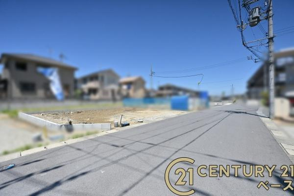 リーブルガーデン平等坊町 ２号棟 ／新築一戸建の前面道路含む現地写真|■現地撮影写真■前面道路６ｍと広々開放的！