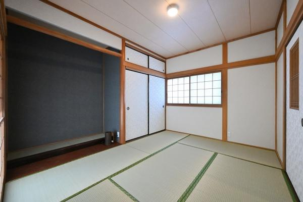 葛城市南今市　一戸建の和室|■現地撮影写真■リビング隣接タイプの和室です！布団なども入る大容量の収納を完備！