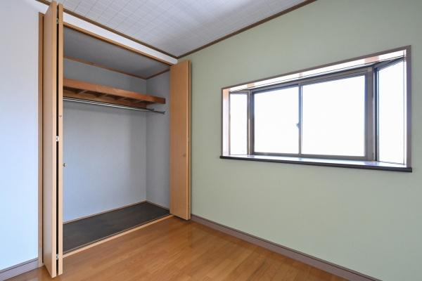 葛城市南今市　一戸建の洋室|大きなクローゼット付きで開放感のあるお部屋です！