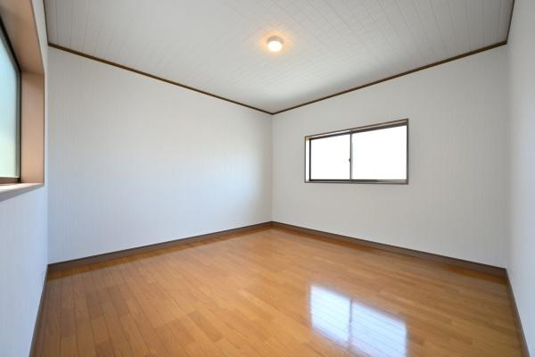 葛城市南今市　一戸建の洋室|明るい雰囲気の洋室です！